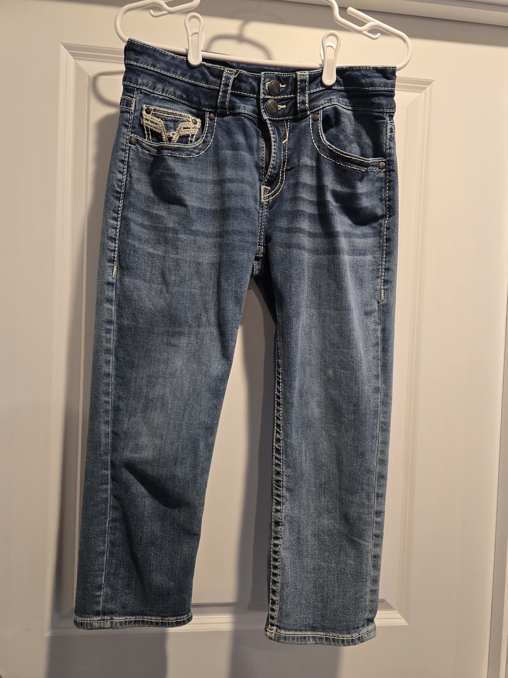 Vigoss Cropped Ankle Jeans in Medium Blue
